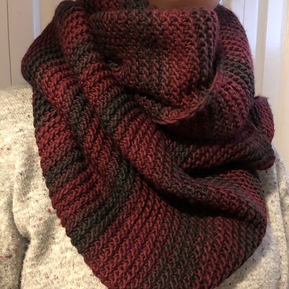 Knit Infinity Scary - Picture 3 of 4